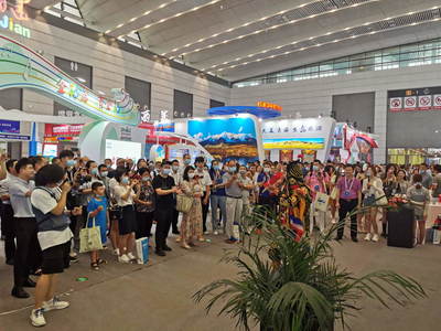 四川文旅組團亮相西安旅博會，向古都“送安逸”